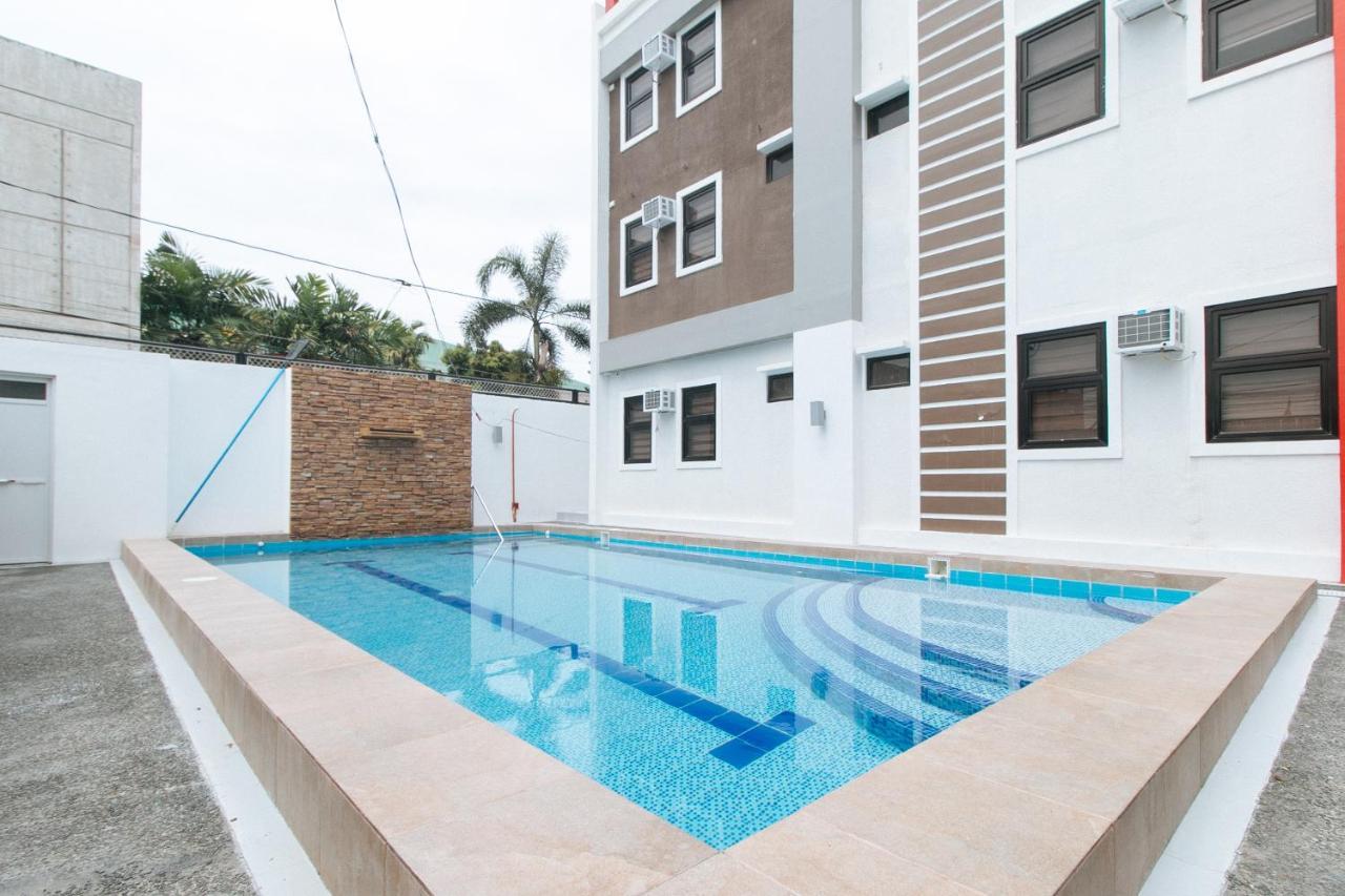 Reddoorz Plus At Dbuilders Poblacion Bgc タギッグ エクステリア 写真