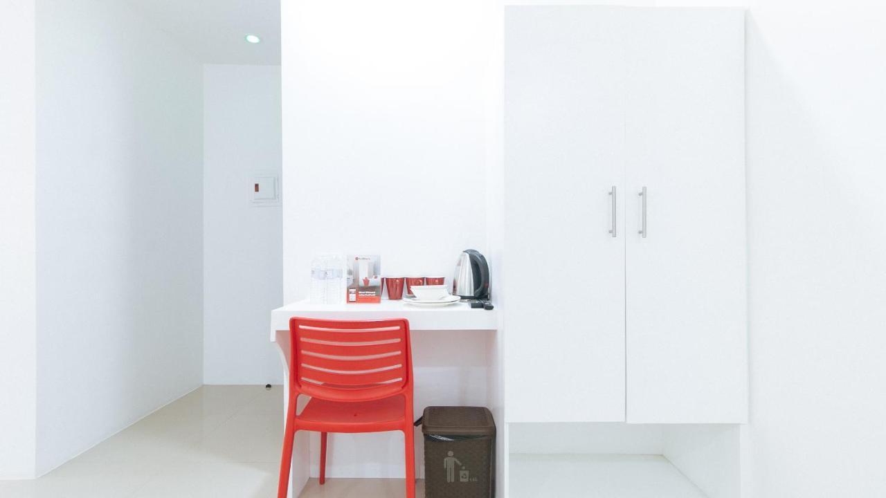 Reddoorz Plus At Dbuilders Poblacion Bgc タギッグ エクステリア 写真