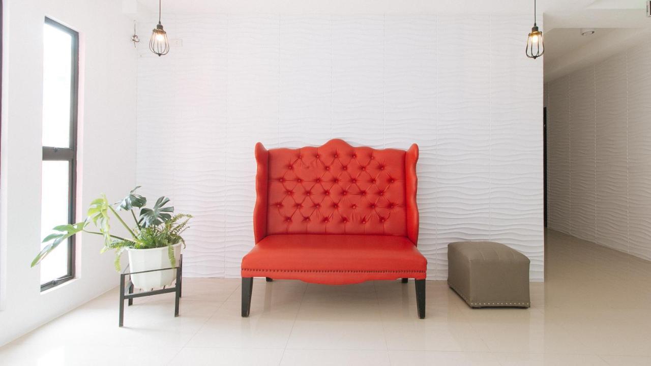 Reddoorz Plus At Dbuilders Poblacion Bgc タギッグ エクステリア 写真