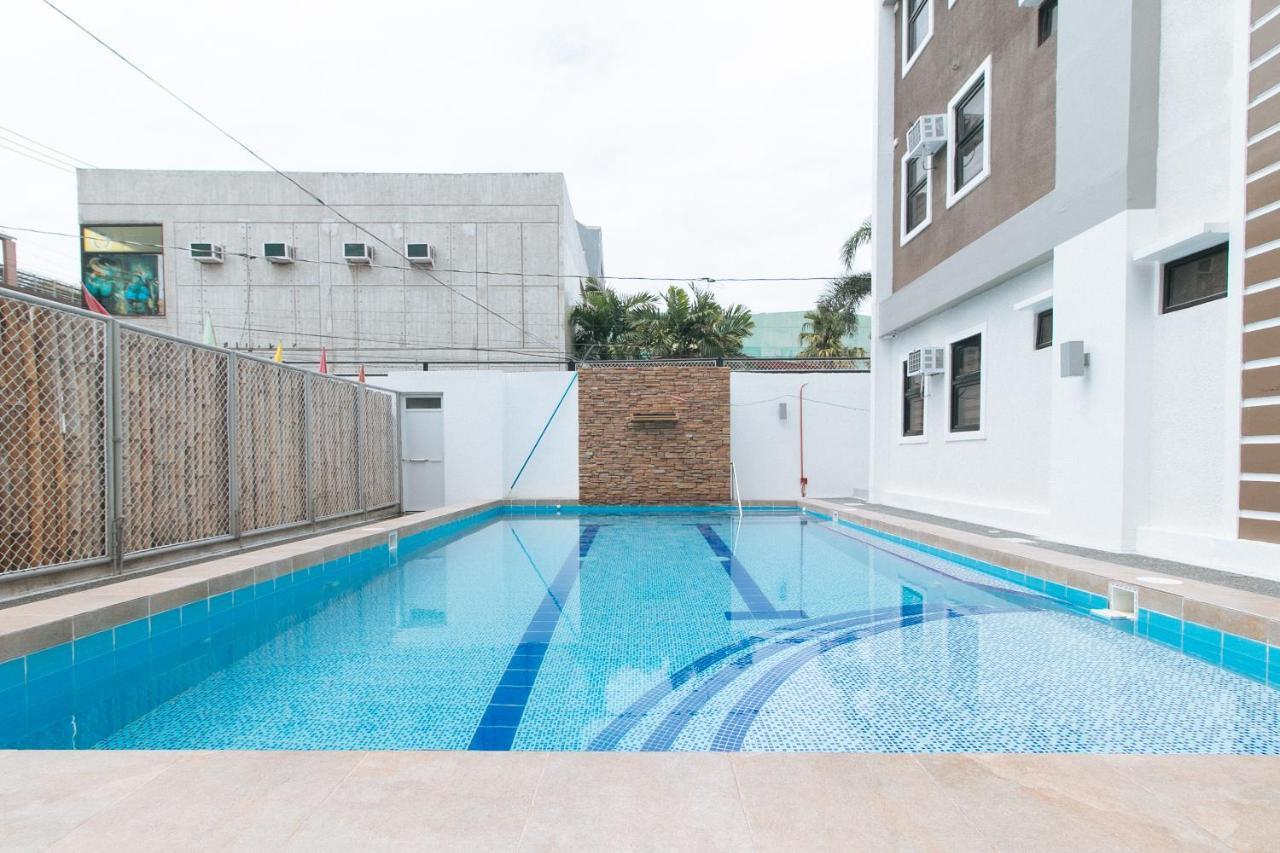Reddoorz Plus At Dbuilders Poblacion Bgc タギッグ エクステリア 写真