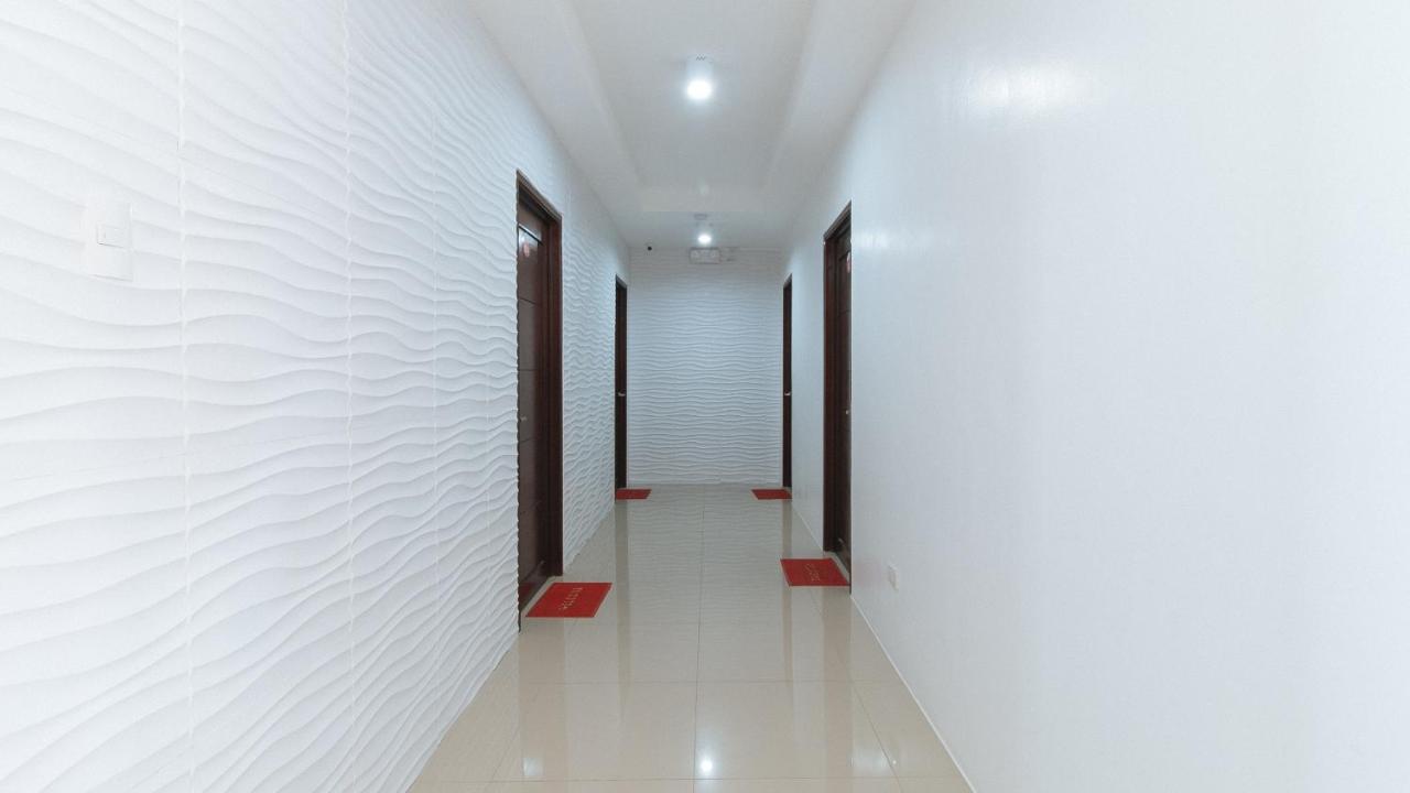 Reddoorz Plus At Dbuilders Poblacion Bgc タギッグ エクステリア 写真