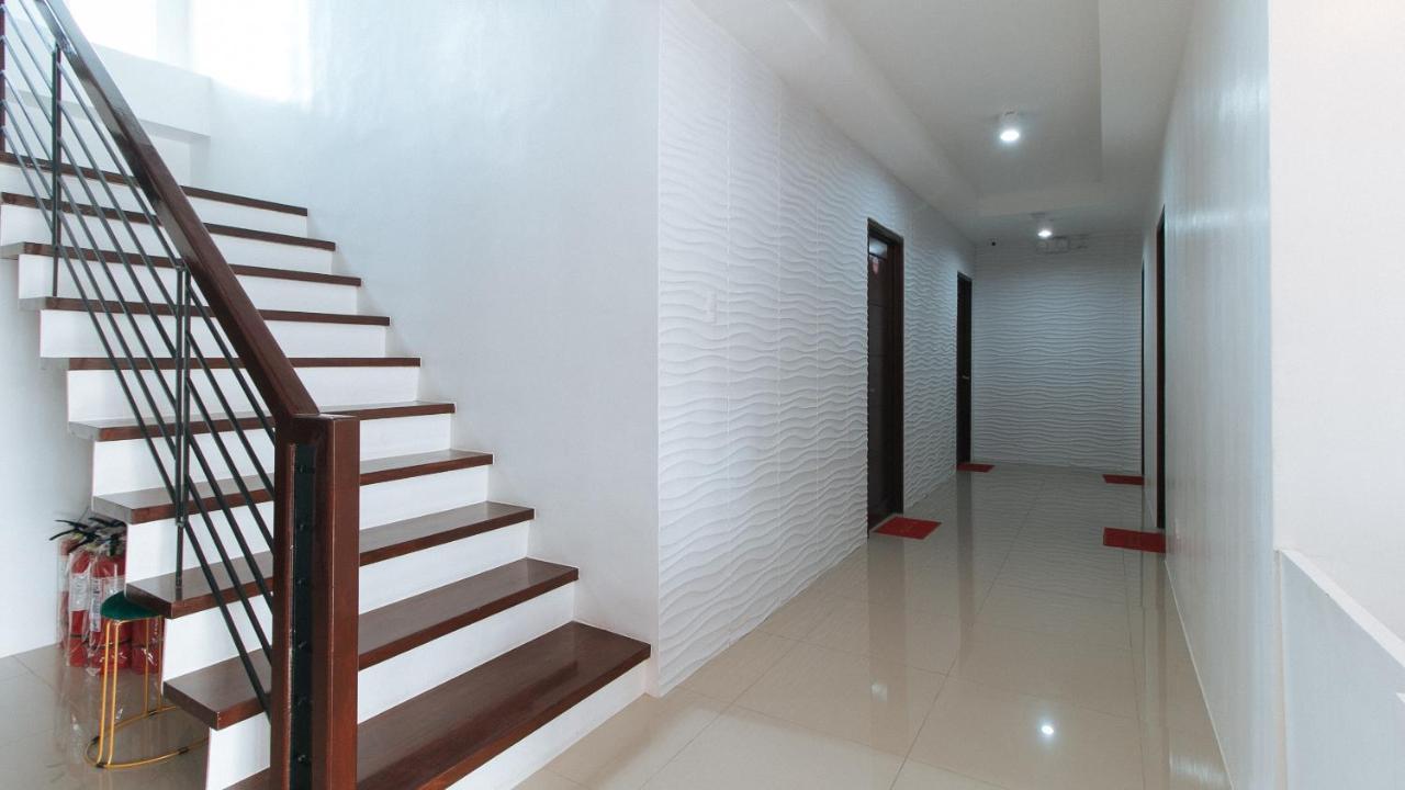 Reddoorz Plus At Dbuilders Poblacion Bgc タギッグ エクステリア 写真