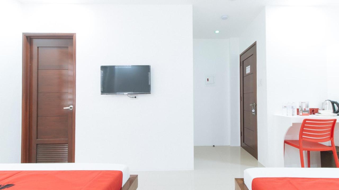 Reddoorz Plus At Dbuilders Poblacion Bgc タギッグ エクステリア 写真