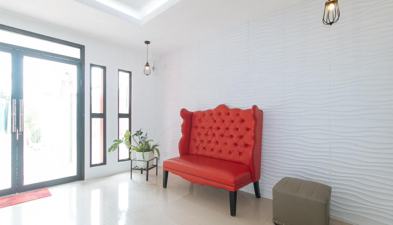 Reddoorz Plus At Dbuilders Poblacion Bgc タギッグ エクステリア 写真